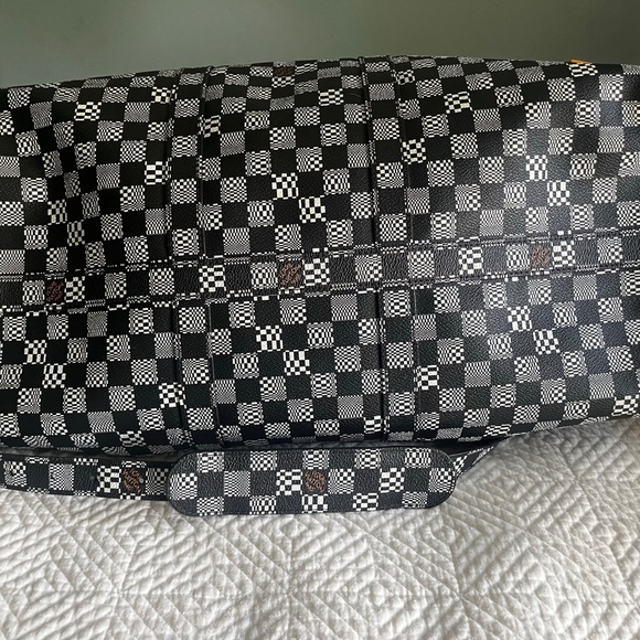 Louis Vuitton Limited Edition x Virgil Abloh Calfskin Distorted Damier keepall - Picture 9 of 12